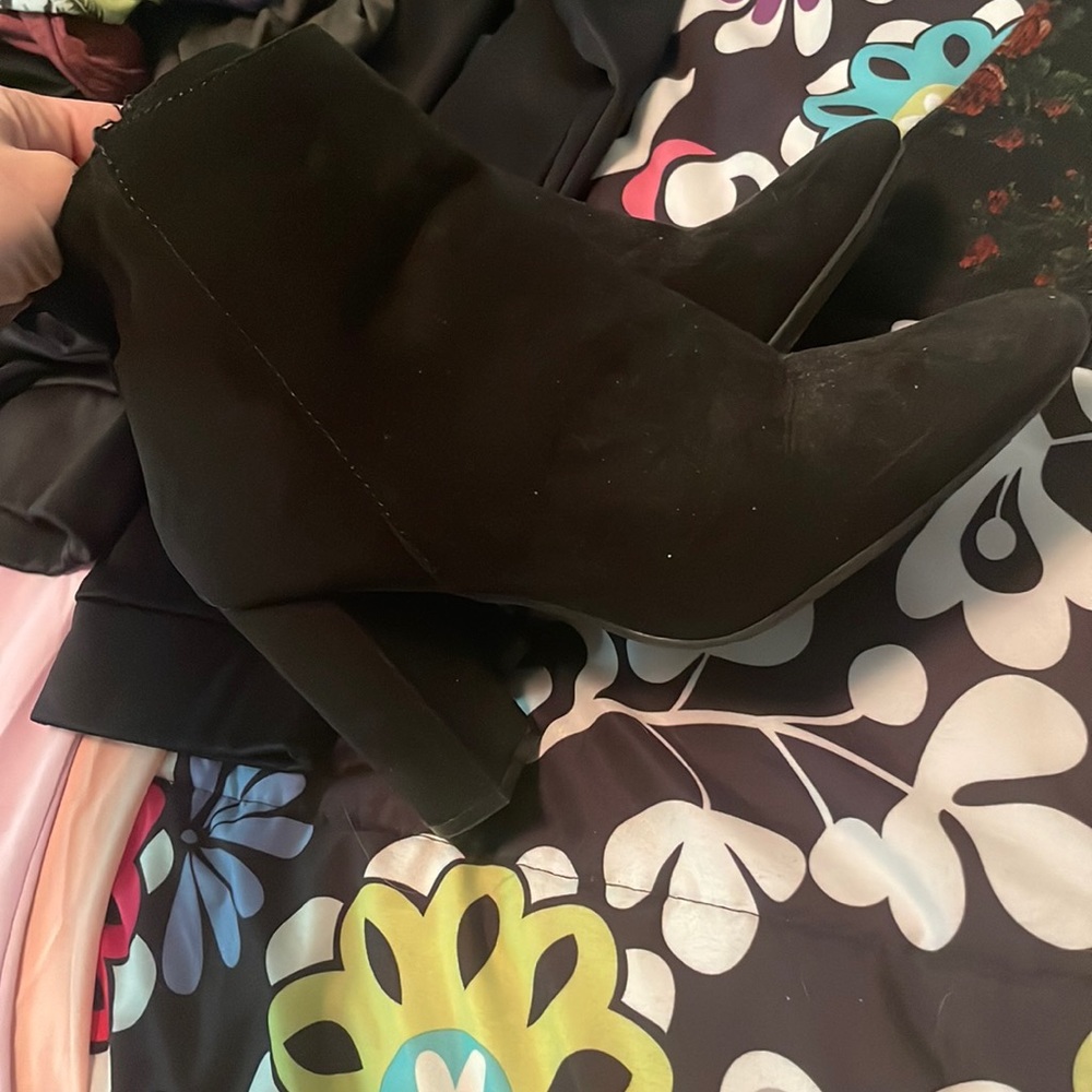 Women’s boots. Size 8